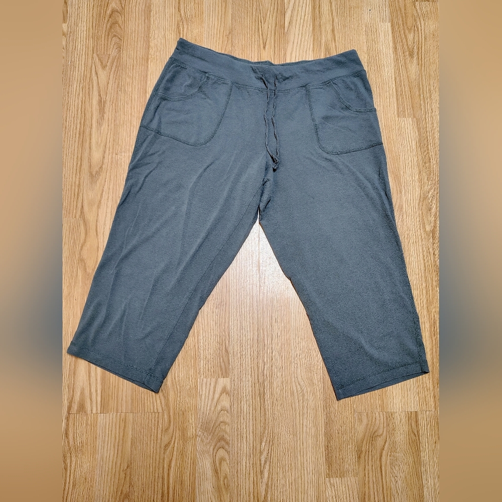 Athletic Works, Woman's,Green , Cropped,Workout Pants, Size 16-18